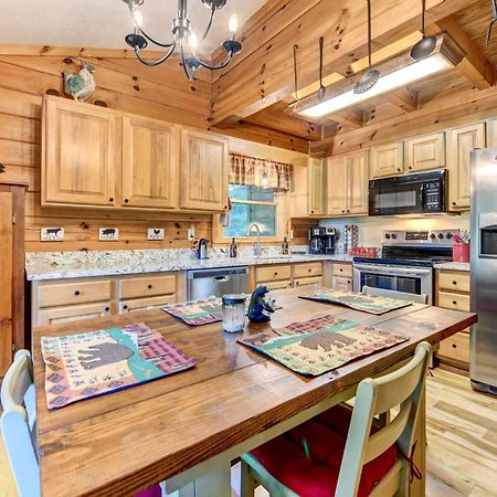 Waynesville Cabin With Covered Deck And Fire Pit! Lake Junaluska Exteriér fotografie