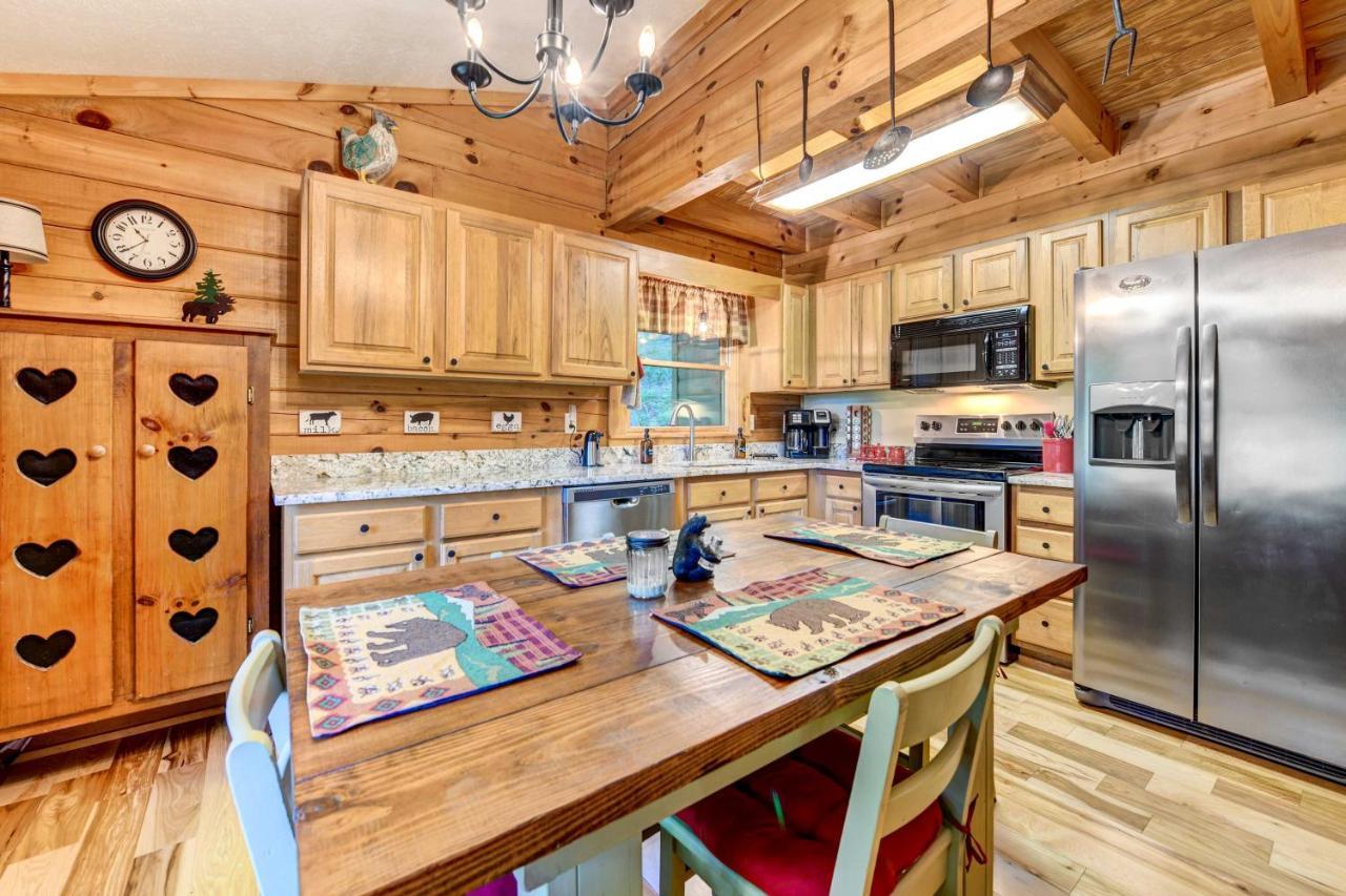 Waynesville Cabin With Covered Deck And Fire Pit! Lake Junaluska Exteriér fotografie