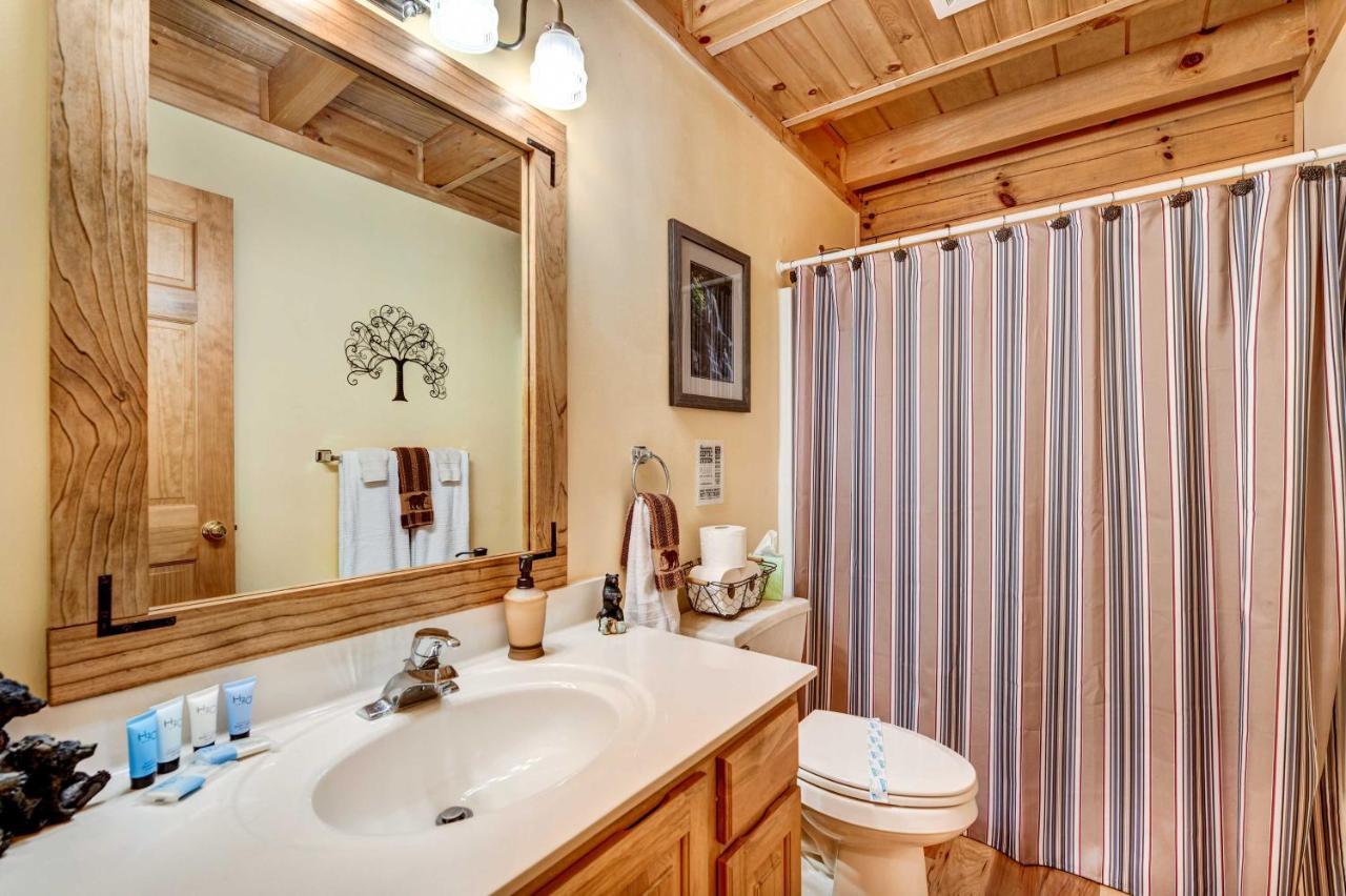 Waynesville Cabin With Covered Deck And Fire Pit! Lake Junaluska Exteriér fotografie