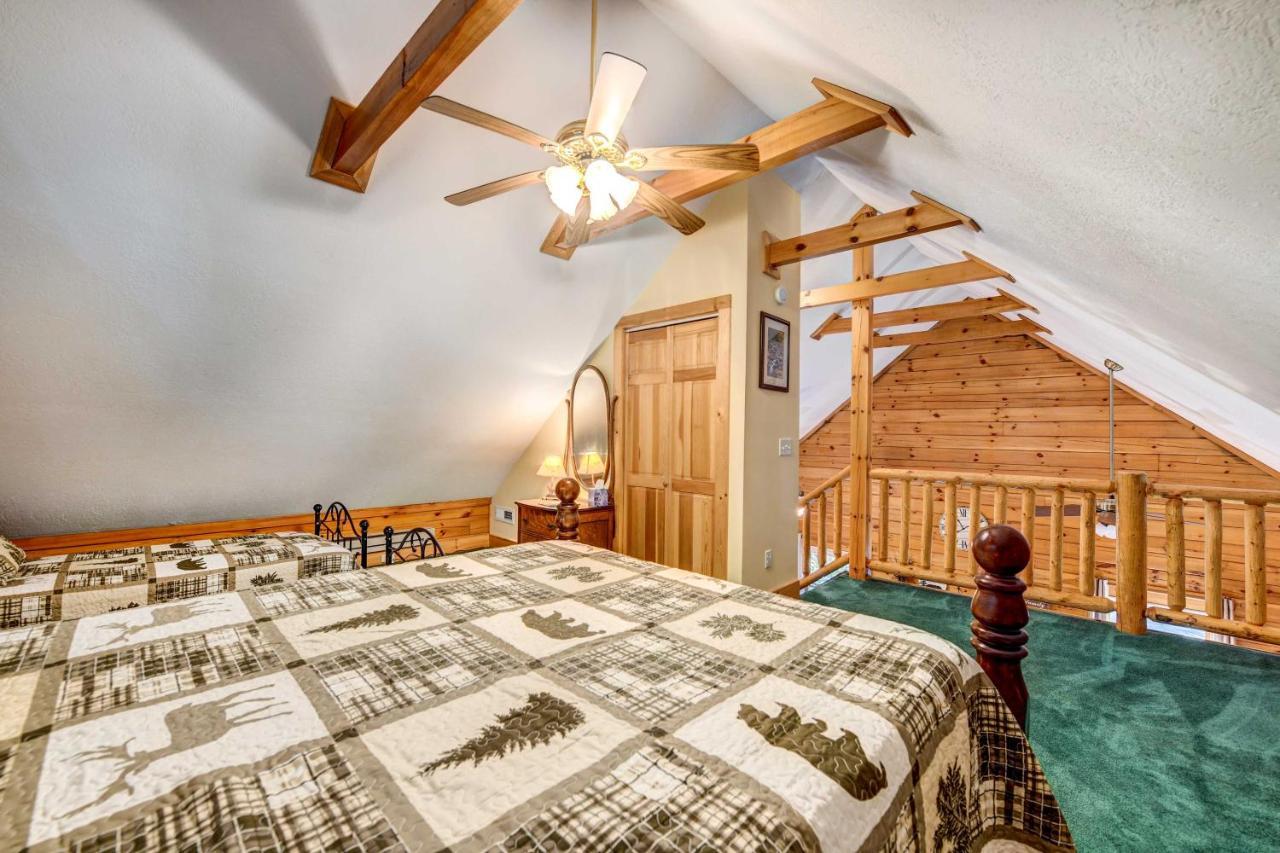 Waynesville Cabin With Covered Deck And Fire Pit! Lake Junaluska Exteriér fotografie